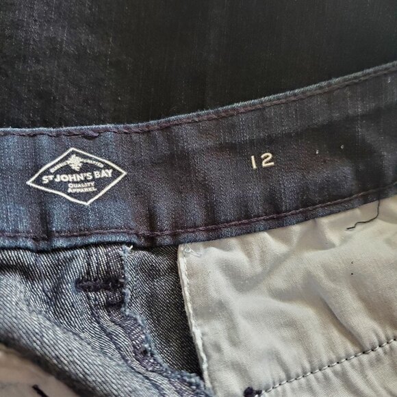 st. John's Bay Dark Wash Mid Rise Straight Leg Capri Pants Denim Jeans Size 12 - Picture 7 of 9